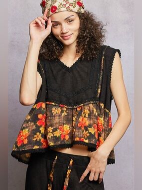 POL Floral Edge Cropped Ruffled Top with Lace Detail